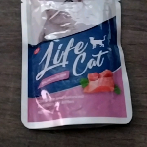 Life Cat Pouch Salmon Kitten 85gr Untuk Anak Kucing Usia 1 s.d 12 Bulan.