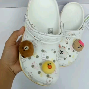 SANDAL CROCS LINE & FRIENDS WOMAN