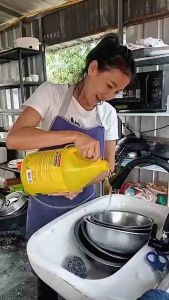 น้ำยาล้างจาน ตีทอร์นาโด ยกลัง 4 แกลลอน ขจัดคราบมันและสิ่งสกปรกติดแน่นอย่างง่ายดาย ล้างออกง่าย ไม่เปลืองแรง ฟองเยอะ ไม่กัดมือ ขนาด 3600ml