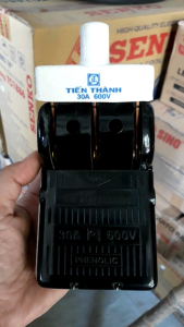 [HCM] Cầu dao sứ 3 pha
