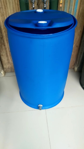 derum Pelastik isi 200liter sudah terpasang derat untuk memasang pipa 3/4