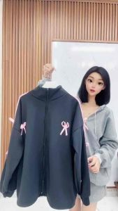 Áo Khoác Nỉ Lót Lông Cổ Bẻ Khoá Kéo Form Rộng Đính Nơ Phối Sọc Tay Viền Hồng Chất Liệu Nỉ Tàu QUYN.066