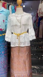 เสื้อลูกไม้ผู้หญิงออกงานแขนระบายสองชั้นค่ะเนื้อผ้านิ่มใส่สบายมากๆค่ะ