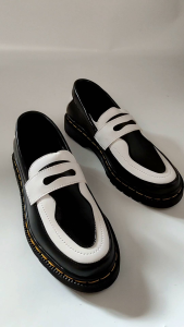 Sepatu pria loafer slipon extusi black n white