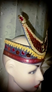 Mahkota Saman Tari Bulan Sabit: Desain Unik & Elegan