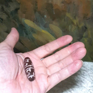 4cm Aged Tibetan Xang Xung (Zhang Zhung) Dharma Vajra Dzi with red spots and natural stone pattern (with certificate necklace string) 4厘米西藏老矿象雄满细朱砂天然纹路莲师法器天珠(带证书 送项链绳)