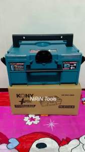 KONY กล่องเครื่องมือใส่สว่าน หรือใส่เครื่องมือ สามารถวางซ้อนได้ ขนาด ( เบอร์ M )รองรับน้ำหนักได้เยอะ KN-BT018 •ขนาดในกล่อง 35.5x26x14.5cm •ขนาดนอกกล่อง 40x30x18cm - กล่องเครื่องมือพลาสติกนี้มาพร้อมกับด้ามจับคู่ - กล่องเก็บของออกแบบให้วางซ้อนกันได้ - คว
