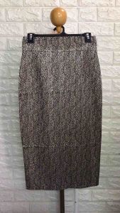 กระโปรงทรงดินสอ เอวสูง รัดรูป ซิปหลัง แหวกหลัง สวยมาก ปักลาย ติดกลิดเตอร์วิ๊งๆ ผ้ามีซับใน