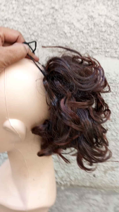 Wig Rambut Ikat Hitam Kecoklatan Gelombang Sintetis Fiber