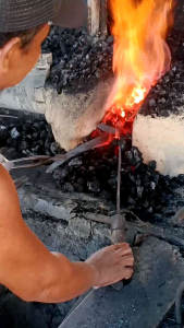 parang kebun pendek untuk potong kayu