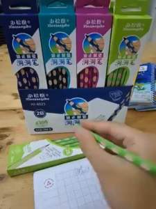 Bút chì định vị 2B viết nét đậm. Tặng kèm gọt trong mỗi hộp
