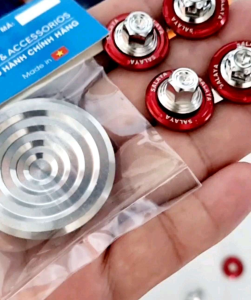 4 con cate và núm chụp sên