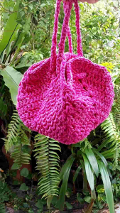 กระเป๋าถักโครเชต์ by DaCraftHouse  กระเป๋าแฟชั่น แบบถือหรือคล้องแขน ทรงขนมจีบ (Dumplings) มีทั้งถักจากเชือกร่ม เชือกฟอก และ ไหมผ้ายืด  มีให้เลือกทั้งใบใหญ่และเล็กน่ารัก มีสายรูดเปิดปิด