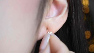 ต่างหูเงินแท้ 925 ประดับเพชร CZ Swiss diamond [ 𝐄𝐥𝐥𝐞𝐧 - 𝐀𝐥𝐥𝐮𝐫𝐞 𝐉𝐞𝐰𝐞𝐥𝐫𝐲 ]