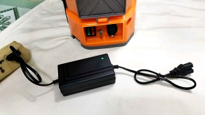 sạc ácquy cho bình phun thuốc trừ sâu 12v loại bình 2 bơm