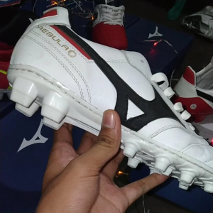 Sepatu Sepak Bola Dewasa Mizuno Rebula Bahan Kulit Sudah Di Jahit Sol Keliling