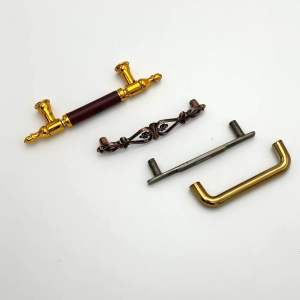 มือจับตู้กับข้าว แถมสกรู ระหว่างรู 8ซม พร้อมเครื่องมือที่มีคุณภาพ สีทอง ลิ้นชัก มือจับ ตู้กับข้าว เก๊ะ ALUWARE AW157