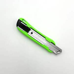 คลาสีมีดคัตเตอร์ และเครื่องเขียน 18mm คัตเตอร์ SOLO No.2024