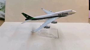 Iraqi Airways Boeing 747 Diecast Metal Airplane with Acrylic Stand for Display - 6 Inches Collectible Model Toy