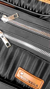 Dompet Wanita Clara Bahan tebal motif salur muat hp makeup dan uang koin serta kartu dll.