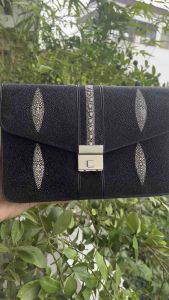 Clutch 2hand khóa số có quai mang cực chất da cá đuối  âu 5 mắt có gai sống lưng của Nhật -T858