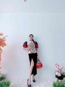 เสื้องานปักยี่แขนตุ๊กตา