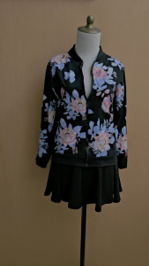 atasan jaket wanita hitam motif bunga M cewek lengan panjang santai