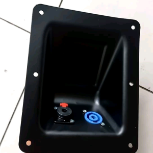 PLAT BOX SPEAKER BAHAN BESI CEKUNG TERPASANG SCOKET SPIKON DAN SOCKET AKAI BAHAN IMPORT