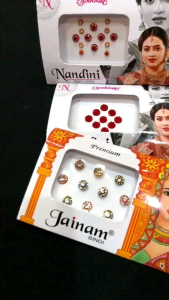 🎯พร้อมส่ง Bindiแฟชั่นแบบสติกเกอร์แกะแล้วติดได้เลย กำลังได้รับความนิยมในอินเดีย มีแบบให้เลือกเยอะมากค่ะ สินค้าพร้อมส่งในไทย