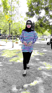 Kaos Wanita Lengan Panjang Oval Motif Salur