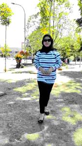 Pakaian Wanita Oval Motif Salur Bahan Katun Combad Adem