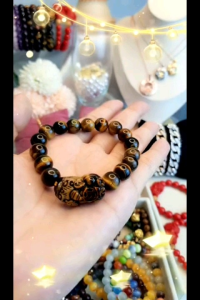 สร้อยข้อมือไทเกอร์อายปี่เซียะ หินแห่งโชคลาภ ความโชคดี ร่ำรวย ดึงดูดโชคลาภเงินทอง ความมั่งคั่งร่ำรวย การงานก้าวหน้า เรียกทรัพย์