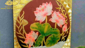 รูปดอกบัวกรอบทอง พื้นสีน้ำตาล กรอบรูปติดหัวเตียง ภาพดอกบัวมงคล ภาพแขวนกรอบลอย ภาพวาดบัว