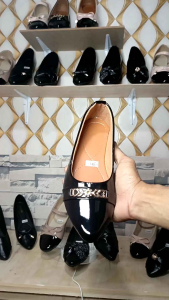 SY09 Sepatu Wanita Flatshoes Hitam Glossy