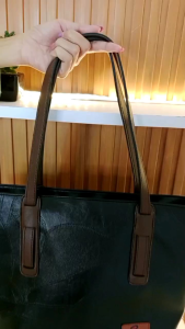 Totebag Rebecca Kulit Sintetis Biru: Pilihan Multifungsi dan Tahan Lama