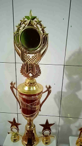 Piala Kaki 2 Tatakan Putih Body Marmer