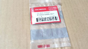Rear Axle Oil Seal Click Pcx  . Honda Genuine Rear Drive Oil Seal for Automatic Motorcycle ( 91204 - KWN - 901 ) (34×52×7) . Pt AHM Parts !! .