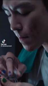 Squid game Vòng đeo cổ Thanos màu Bạc ánh kim ( TẶNG KÈM DÂY VÀ KẸO)