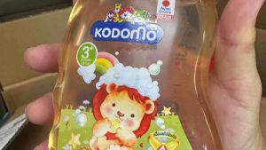 แชมพูเด็กโคโดโม 400 มล. ขวดปั๊ม (สีส้ม) สูตรเจนเทิล ซอฟท์