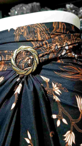 Oneset Rok Lilit dan Outer Pita dengan Macam Motif
