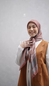 LEYA SERIES BY DEENAY SIZE 115 X115CM BAHAN VOAL FINISHING SEWING KERUDUNG SEGIEMPAT MURAH hijab