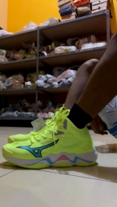 Mizuno Momentum 3 Mid / Sepatu Voli / Sepatu Olahraga Pria Nyaman Dipakai Dan Bedecit