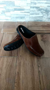 Bustong Pria Sepatu Sandal Masa Kini Bahan kulit suede