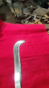 MODEL SASAK GOLOK PERKEBUNAN TAJAM TEMPA BAKAR SEPUH BAHAN PER DELMAN GAGANG KAYU CENDRANA HALUS TIDAK BERGELOMBANG