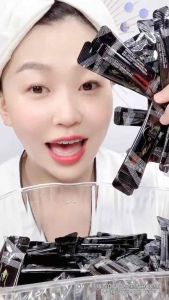 玻色因黑绷带补水冻膜 (2盒40条) Bosin Black Bandage Hydrating Jelly Mask #这款黑绷带冻膜真的太棒了😍!用后皮肤水润有光泽✨,肤色也变得更均匀了。而且一次性买两盒,超划算🌈.!推荐算!推荐给大家试试看。
