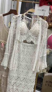 Set len sợi 3 món đi biển du lịch gồm: bra ziczac-chân váy dài và khoác lưới tay loe mặc đi biển du lịch