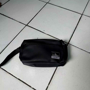 tas cluch pria terbaru/tas slempang cowok termurah waterproof kekinian