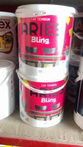 Aries Bling cat tembok warna putih salju