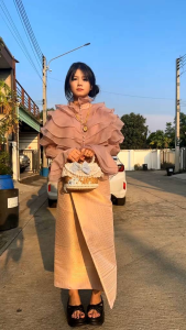 ผ้าไหมผ้าไทยตัดเย็บแล้วไม่อัดกาว แบบฟรีไชส์