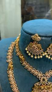 AD stone jewellery set with matching earrings